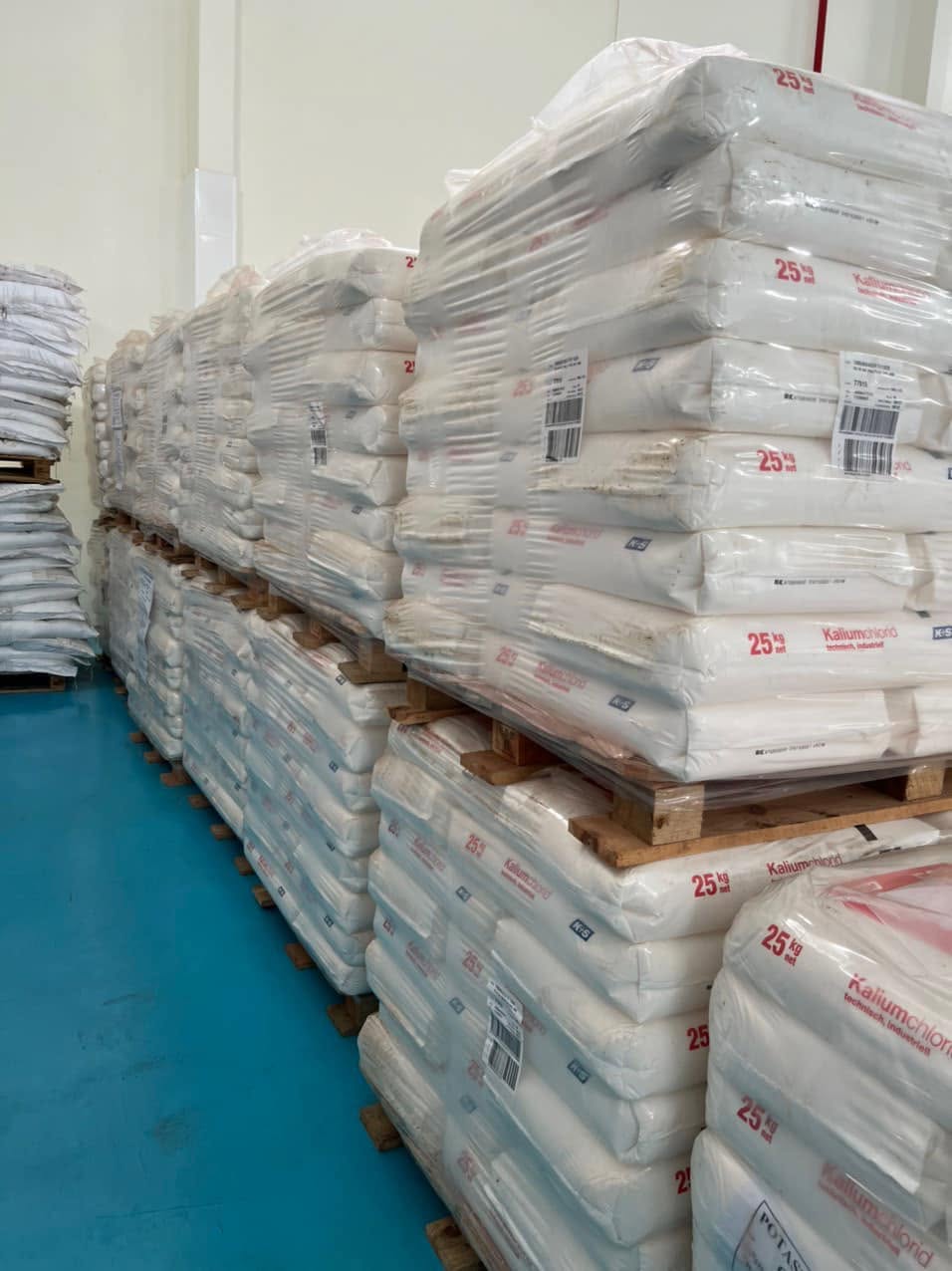 mua KCl 99% Đức – Kali Clorua K+S 25kg/bao, vui lòng liên hệ Châu An Chemical để được hỗ trợ.