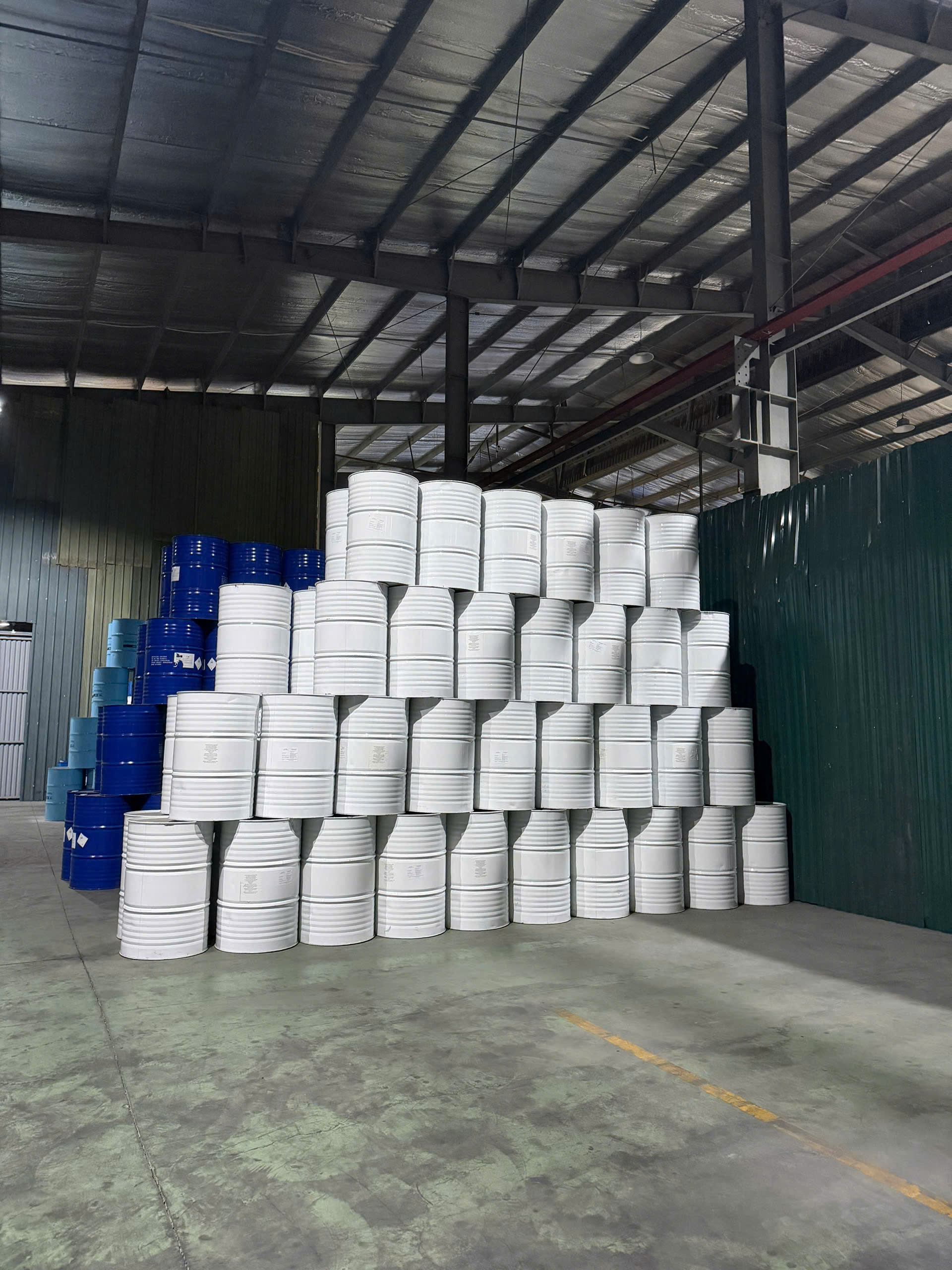 Mono Propylene Glycol MPG Trung Quốc 215kg đóng phuy sắt trắng trong kho hóa chất.